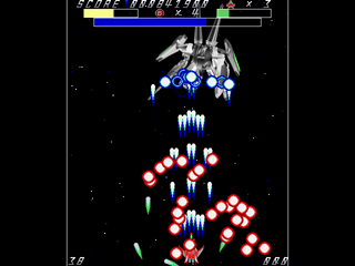 STORM CALIBER Revival Edition'99のゲーム画面「ギリギリで敵弾をかするとホーミング弾がでるぞ 」