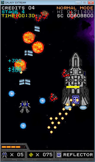 GALAXY EXTREAMのゲーム画面「中型機との戦い」