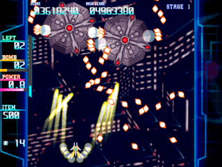 Precious Starのゲーム画面「ホーミング弾と全方位型ボムが特徴的なＹ機体。」