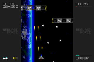 REBLAST FORCEのゲーム画面「ショットはボタンを押した時に発射」
