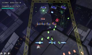 Reflect Copのゲーム画面「夜の摩天楼を背景に激しい戦い」